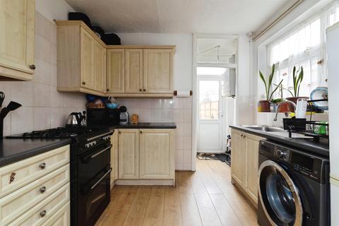 3 bedroom terraced house for sale, Cranborne Road, Barking