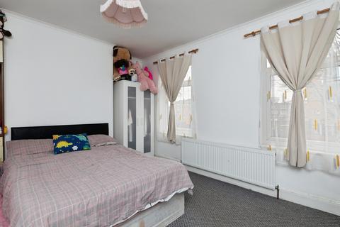 3 bedroom terraced house for sale, Cranborne Road, Barking