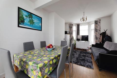 3 bedroom terraced house for sale, Cranborne Road, Barking