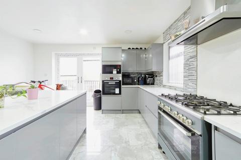 5 bedroom semi-detached house for sale, Walden Drive, BRADFORD
