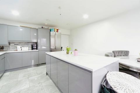 5 bedroom semi-detached house for sale, Walden Drive, BRADFORD