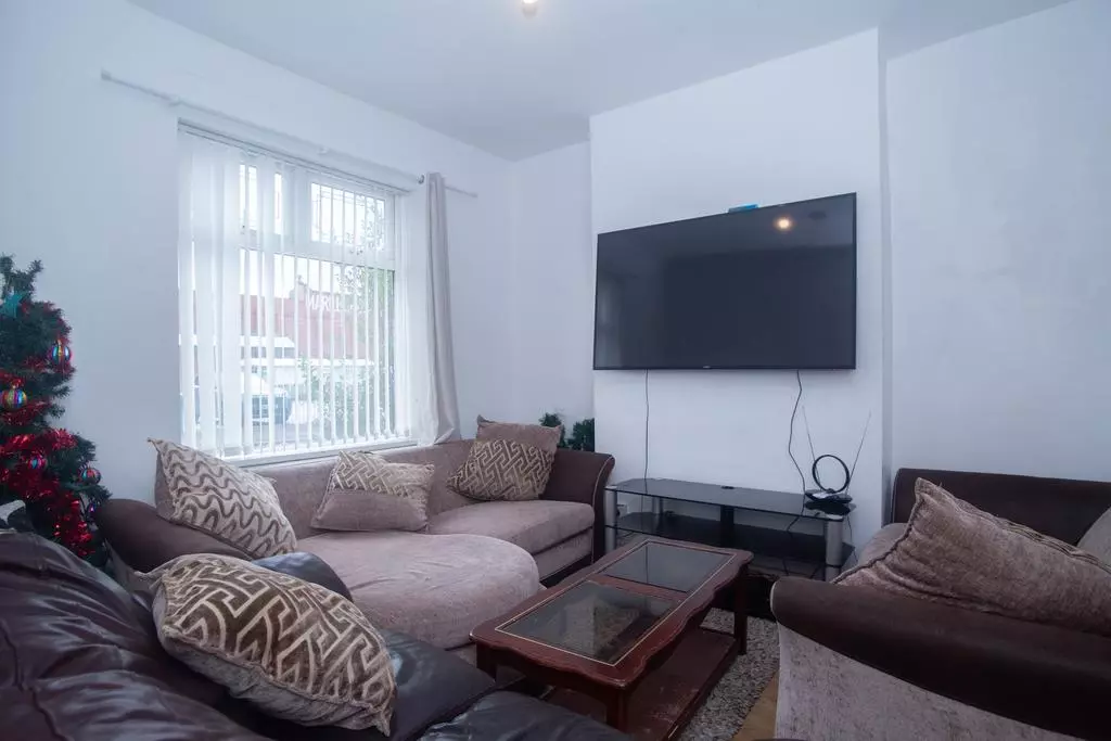 3 bedroom end of terrace house for sale - Photo 7