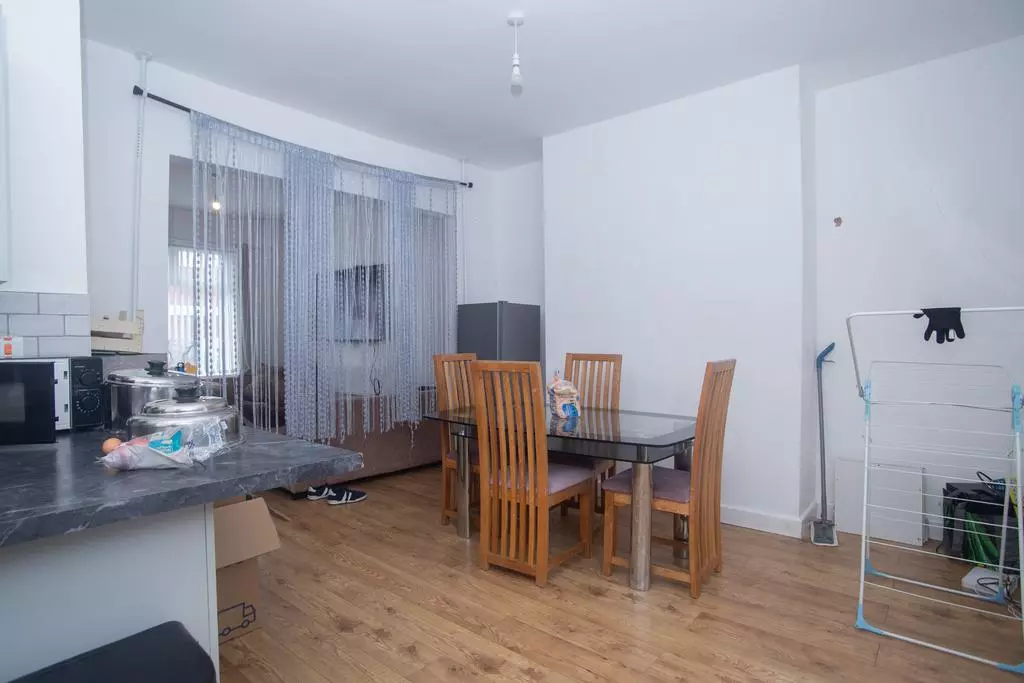 3 bedroom end of terrace house for sale - Photo 9