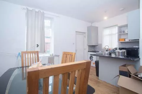 3 bedroom end of terrace house for sale - Photo 10