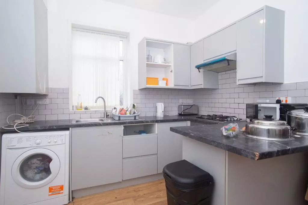 3 bedroom end of terrace house for sale - Photo 17