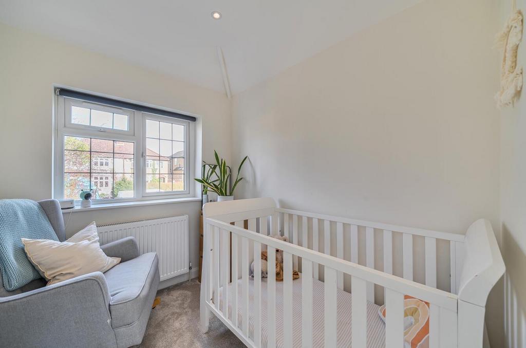 Davidson Frost-Wellings, DFW, Chiltern Avenue, Bed