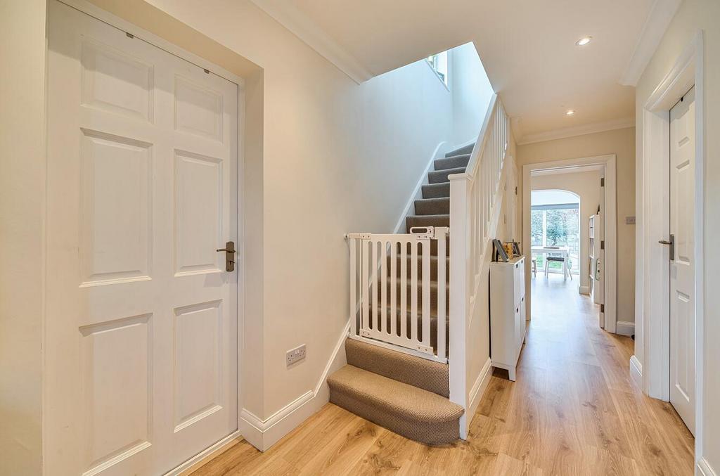 Davidson Frost-Wellings, DFW, Chiltern Avenue, Hal