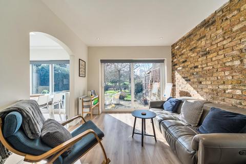 3 bedroom semi-detached house for sale, Chiltern Avenue, Bushey WD23
