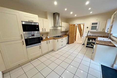 4 bedroom detached house to rent, Bournemouth