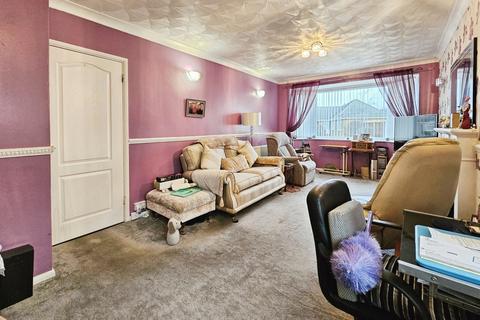 2 bedroom bungalow for sale, Quendon Way, Frinton-on-Sea, Essex