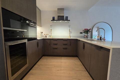 3 bedroom semi-detached house to rent, Westerham Road, Keston, BR2