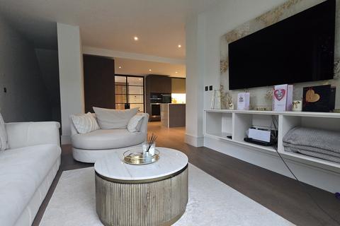 3 bedroom semi-detached house to rent, Westerham Road, Keston, BR2