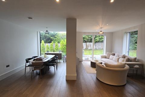 3 bedroom semi-detached house to rent, Westerham Road, Keston, BR2