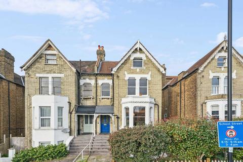 2 bedroom flat for sale, Hopton Road, London SW16
