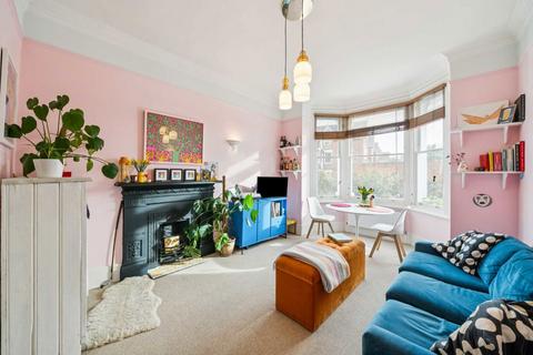 2 bedroom flat for sale, Hopton Road, London SW16