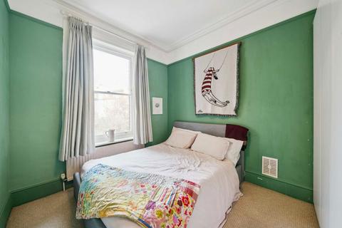 2 bedroom flat for sale, Hopton Road, London SW16