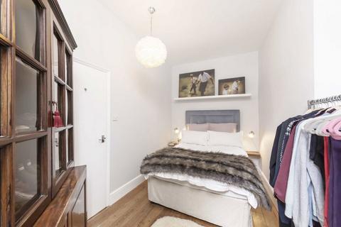 2 bedroom flat to rent, Telford Avenue, London SW2