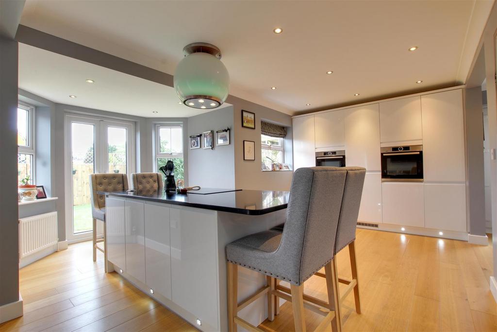 Kitchen dining and day room