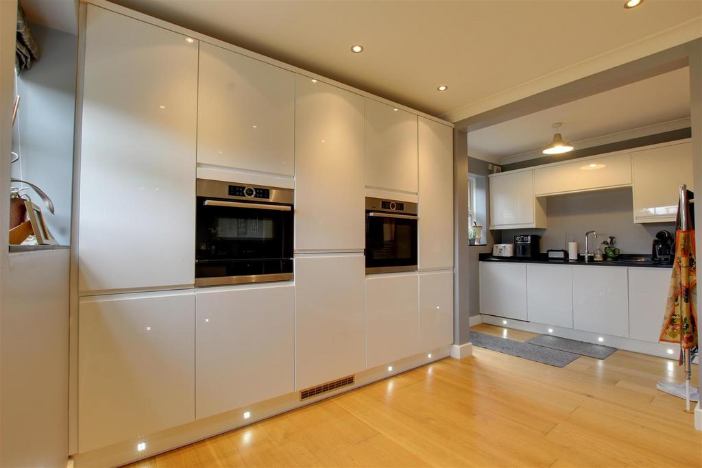 Kitchen dining and day room