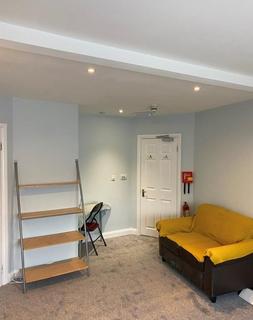 Studio to rent, Woodland Way, Mill Hill, NW7