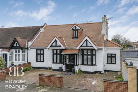 6 bedroom semi-detached bungalow for sale, Westrow Gardens, Ilford, IG3