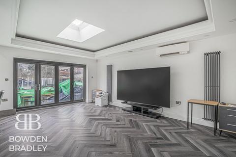 6 bedroom semi-detached bungalow for sale, Westrow Gardens, Ilford, IG3