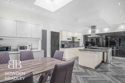 6 bedroom semi-detached bungalow for sale, Westrow Gardens, Ilford, IG3