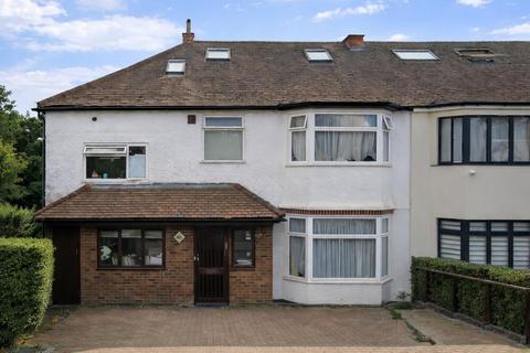 Studio to rent, Leeside Crescent, London