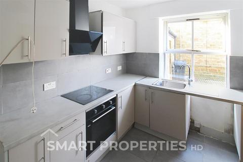 2 bedroom flat to rent, St. Philips Court, Huddersfield HD3
