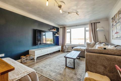 4 bedroom semi-detached house for sale, Fairlight Avenue, Telscombe Cliffs, Peacehaven