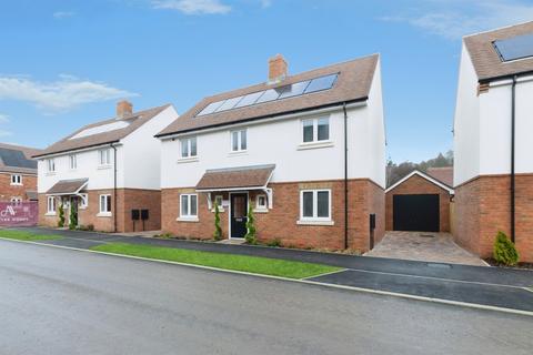 4 bedroom detached house for sale, Daggons Road, Alderholt, Fordingbridge