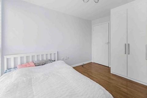 3 bedroom flat share to rent, Roman Way, London N7