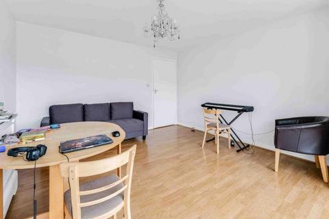 3 bedroom flat share to rent, Roman Way, London N7