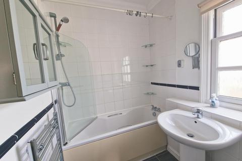 2 bedroom apartment to rent, Ardent Avenue, Walmer, CT14