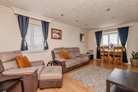 2 bedroom flat for sale, St. Leonards Close, Grays
