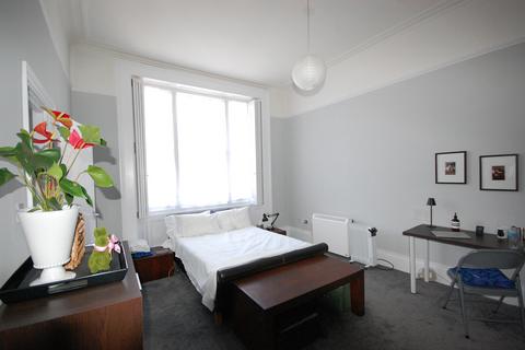 Studio to rent, Westbourne Terrace, London W2