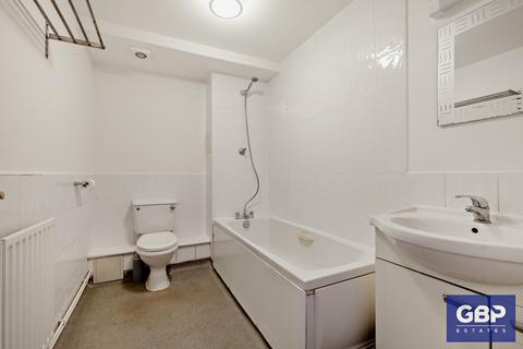 2 bedroom flat for sale, Victoria Road, Jane Court Victoria Road, RM1