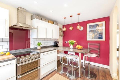 4 bedroom terraced house to rent, Wynter Street, London, SW11