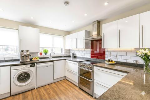 4 bedroom terraced house to rent, Wynter Street, London, SW11