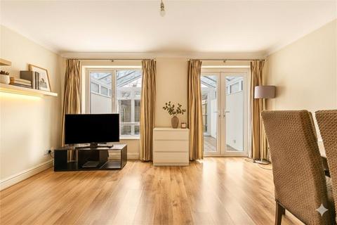 4 bedroom terraced house to rent, Wynter Street, London, SW11