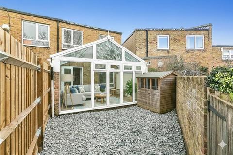 4 bedroom terraced house to rent, Wynter Street, London, SW11