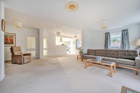 4 bedroom bungalow for sale, Beverley Gardens, Reading RG10