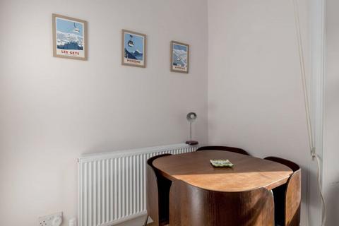 2 bedroom flat to rent, Henderson Row, Stockbridge, Edinburgh
