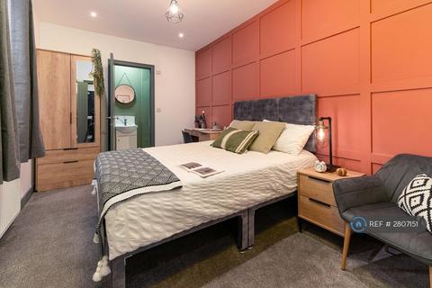 1 bedroom in a house share to rent, Timson St, Manchester, M35
