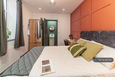 1 bedroom in a house share to rent, Timson St, Manchester, M35