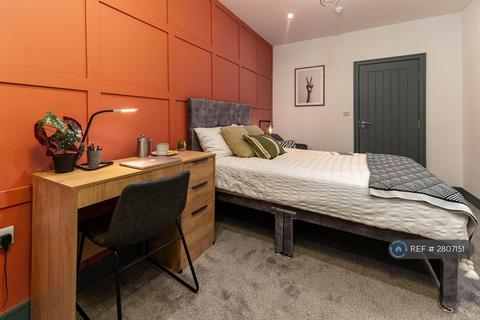 1 bedroom in a house share to rent, Timson St, Manchester, M35