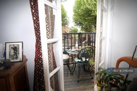 undefined, Sandycombe Road, Richmond, TW9