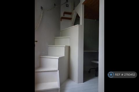 undefined, Sandycombe Road, Richmond, TW9