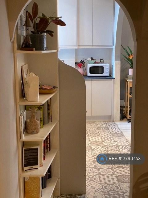 Hall / Kitchen