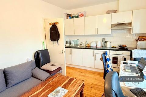 2 bedroom flat to rent, Thackeray Avenue, London, N17